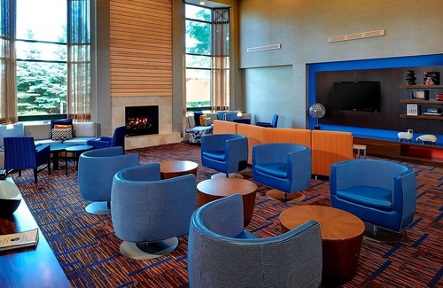 West Dundee Casa | 2 Units Close to Jelkes Creek Bird Sanctuary! Pool, Free Parking, Pets Allowed!