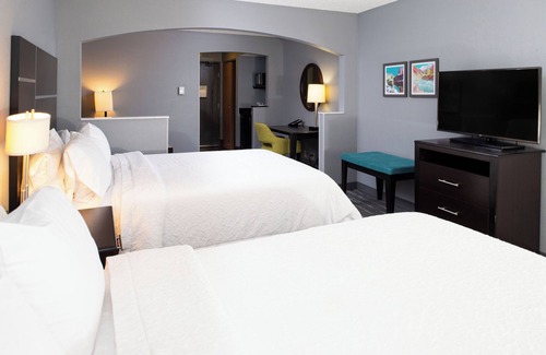 Glenwood Springs Hotel | 2 Units | Escape to Relaxing Stay near Hot Springs & Adventure Trails