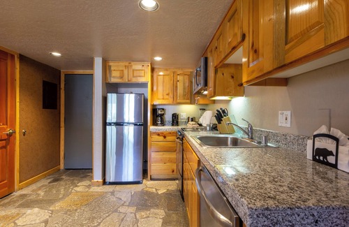 Olympic Valley Hotel | 2 Units | Full Kitchen | Free Parking | Olympic Valley Stay