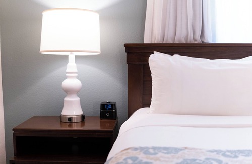 Del Mar Hotel | 2 Units | Full Kitchen | Balcony | Free Parking | Steps from Del Mar Beach