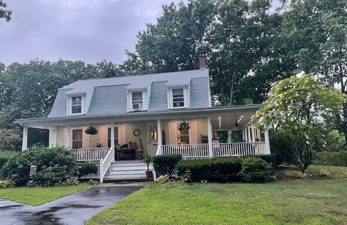 Central Waterford Casa | 2 Waterfront Houses | Sleeps 14 | Niantic River | Riverhouse Estate