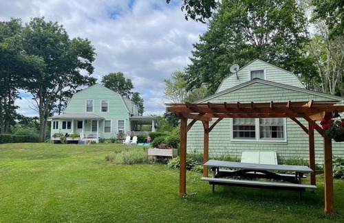Central Waterford Casa | 2 Waterfront Houses | Sleeps 14 | Niantic River | Riverhouse Estate