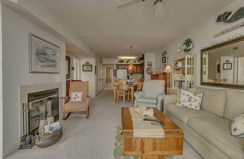 Stone Harbor Condominio | ALQUILER MÍNIMO DE 2 SEMANAS. ¡La ubicación no tiene nada mejor que esto con vistas al océano desde todas las habitaciones! Esta unidad de piso superior frente al mar (3er piso)