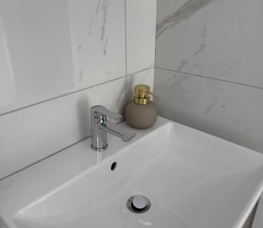 Freudenberg Apartamento | 2 Zimmer Dachwohnung mit Burgblick und Kingsize Bett