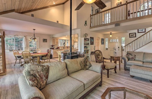 Shingletown Casa | 20 Mi to Lassen Park: Chateau w/ Mt Shasta View!