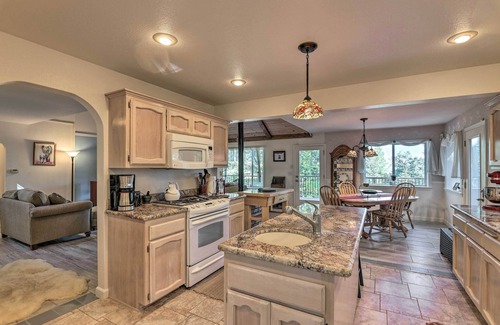 Shingletown Casa | 20 Mi to Lassen Park: Chateau w/ Mt Shasta View!