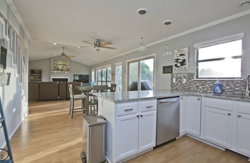 Lowell Casa | 20 millas al estadio Razorback; Cerrar en Beaver Lake WATERFRONT w BOAT DOCK