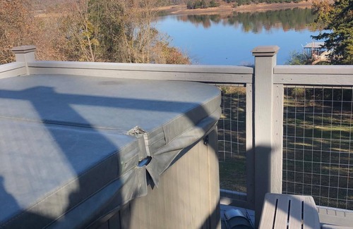 Lowell Casa | 20 millas al estadio Razorback; Cerrar en Beaver Lake WATERFRONT w BOAT DOCK