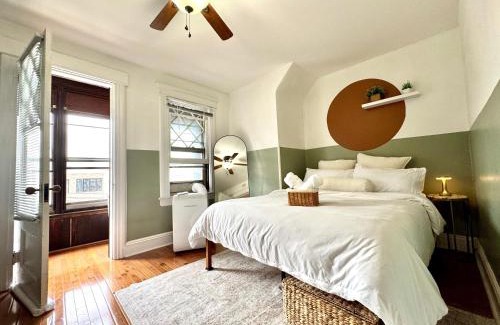 The Heights Casa | 20 min NYC-Modern Private Room-Queen Bed-Parking