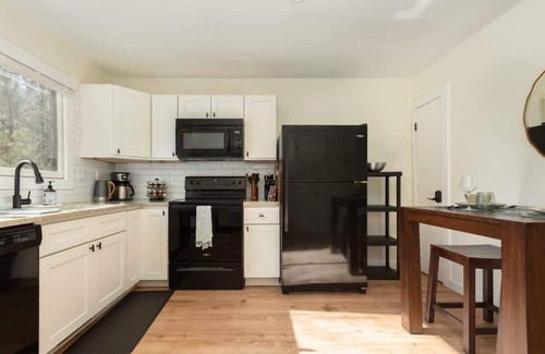 Fletcher Casa | 20 Min to Biltmore|Cozy Cottage|Sleeps 2