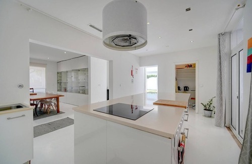 Oeiras Villa | 20 minutes from Lisbon, spectacular house w/ garden. Pets accepted