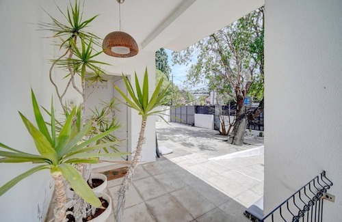 Oeiras Villa | 20 minutes from Lisbon, spectacular house w/ garden. Pets accepted