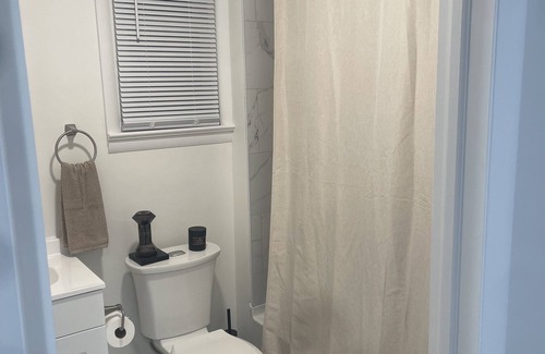 Passaic Casa | 20 minutes from NYC. Modern living!