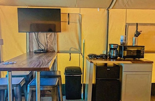 Sutherland Springs Cabina | #20 Son's Rio Cibolo Safari Cabin