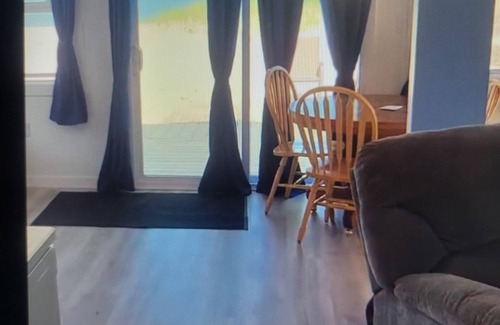 Oscoda Complejo | #20 Thomas' Parkside Cottages. Walk-out to private deck/beach on Lake Huron