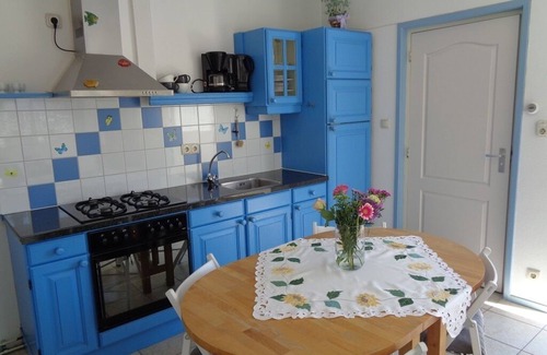 Westkapelle Apartamento | 200 m from the sea, directly on the lake with hiking trail and small wooded area.
