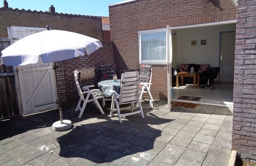 Westkapelle Apartamento | 200 m from the sea, directly on the lake with hiking trail and small wooded area.
