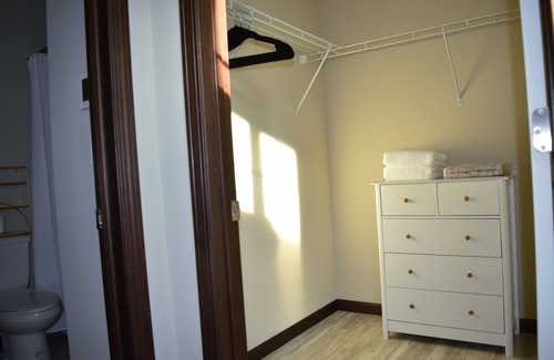 Rosemount Apartamento | 200 - New 2-bedroom Apt. in the heart of Rosemount.