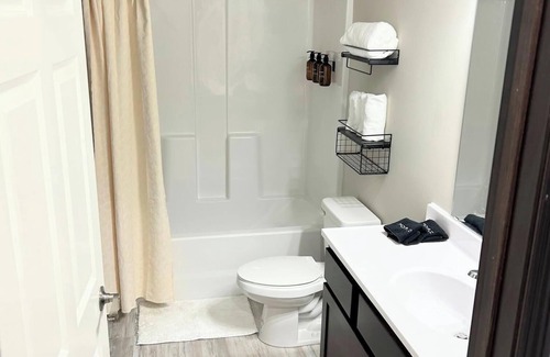 Rosemount Apartamento | 200 - New 2-bedroom Apt. in the heart of Rosemount.