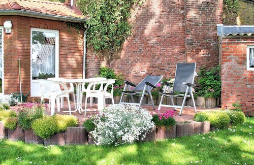 Kreitlapperei Casa | 200 year old windmill as a vacation home near Greetsiel. Pet friendly!