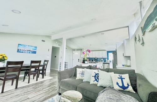 Allied Gardens Casa | 2000SqFt Oasis Outdoor Patio BBQ for Family 6Beds, 4KTV, 4BedRoom, Fast EV 🔌