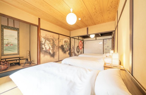 Kaizuka Complejo | 200sqm/old folk house/12ppl/6 min walk from the Sta./2Parking spaces/Bike rental