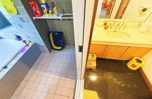 Yoshioka Hotel | Kids Room ParentChild Crafts Making Plastic Boa / Kitagunmagun Gunma