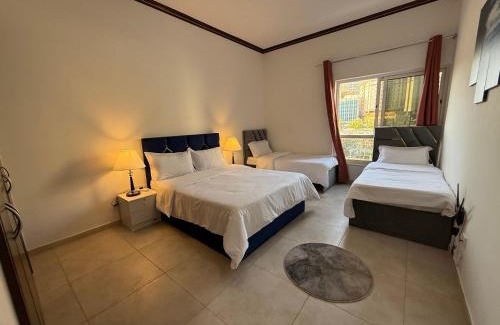 Al Muraqqabat Apartamento | 2016 Queen Room in hotel apartments with private and attached bathroom Close to Union Metro Station with Paid Parking