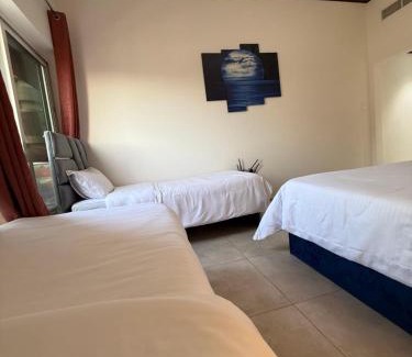 Al Muraqqabat Apartamento | 2016 Queen Room in hotel apartments with private and attached bathroom Close to Union Metro Station with Paid Parking