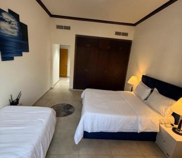 Al Muraqqabat Apartamento | 2016 Queen Room in hotel apartments with private and attached bathroom Close to Union Metro Station with Paid Parking