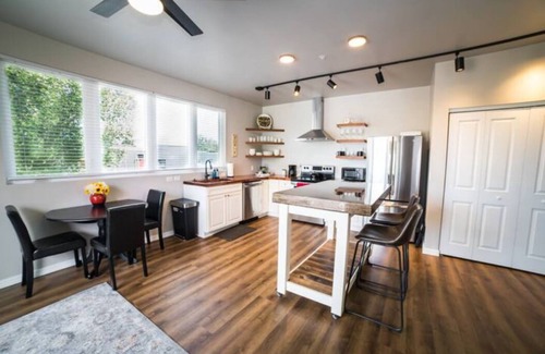 Southside Apartamento | 201The Lofts, by Flagtown, 2 bed 2 bath