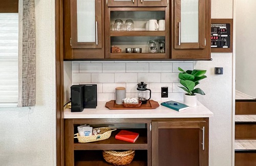Gold Hill Casa | 2021 RV with everything you need for a cozy stay! River Access at the RV park.