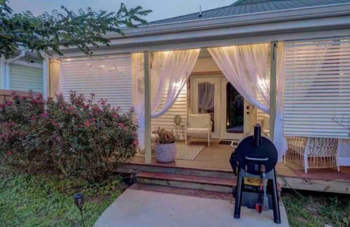 Shelbyville Cabaña | 2025 KY Derby 30 min Away ~ Bourbon Trail ~ Hot Tub