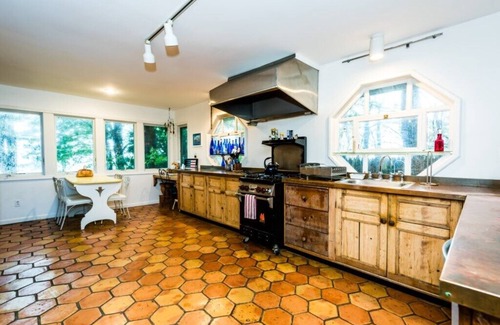 Lakeside Casa | Lakefront Beach House con vistas al lago Michigan y piscina privada!