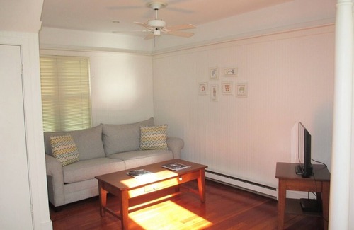 Union Pier Casa | Tres noches de verano mínimo! Acogedora casa de campo cerca de Union Pier con acceso a la playa privada!