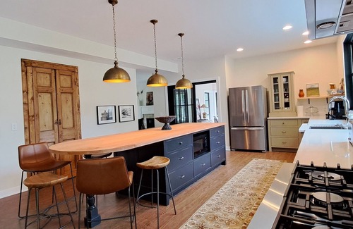 Lakeside Casa | 2026 Open Stunning home w/Private Association Beach 2 Screened Porches