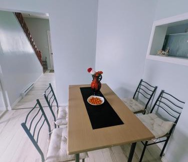 Glace Bay Cama Y Desayuno | 203 Quadruple Bed & Breakfast bedroom Downtown