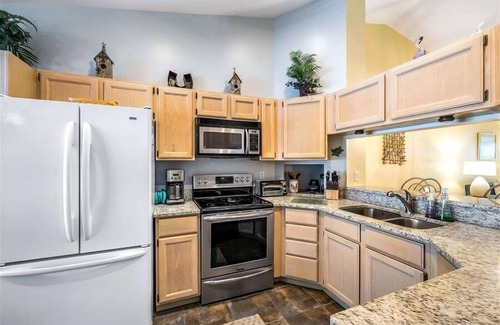Central Naples Condominio | 204E Pinewoods Condo