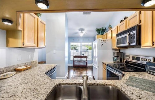 Central Naples Condominio | 204E Pinewoods Condo
