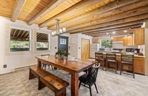 Cascade Casa | 208 Escape - Quiet, private, cabin on 5-acres - Trails - WiFi - Fireplace - Family Getaway