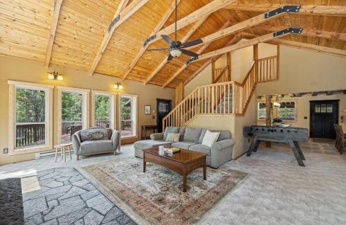 Cascade Casa | 208 Escape - Quiet, private, cabin on 5-acres - Trails - WiFi - Fireplace - Family Getaway