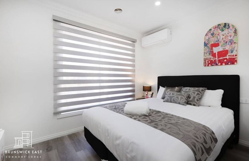 Brunswick East Hotel | 208 Luxe Queen Bedroom w/ Private Ensuite Fast WiFi 24/7 Security 18 mins tram to CBD