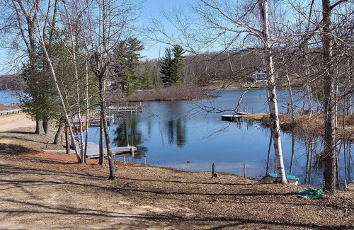 Harrison Cabaña | 20Lakes Cozy cottage Lake community with Private Beaches State land & Orv