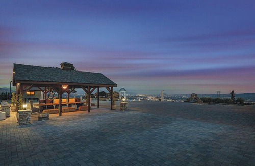 Chatsworth Casa | 21+ Acre Private Retreat with Breathtaking Views of Los Angeles