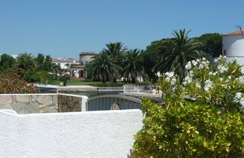 Empuriabrava Chalet De Esquí | 214-Bonita casa tipo pescadores con vistas canal