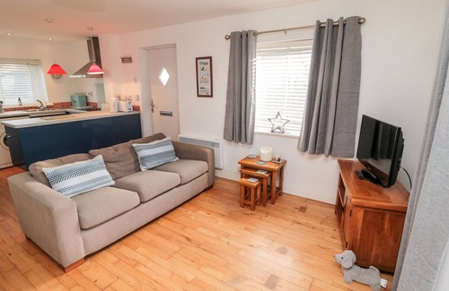 Beadnell Cabaña | 22 LONGSTONE PARK, pet friendly, country holiday cottage in Beadnell