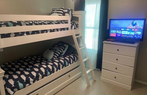 Brent Apartamento | 22 min to Beach-2 bd room-Self check in -sleep 6-BBQ-WD