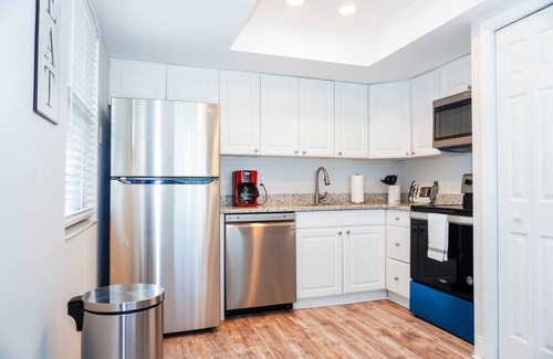 Indian Rocks Beach Cabaña | 2201 - Suite B · Ocean Spray Hideaway - New Steps to Beach and Sand