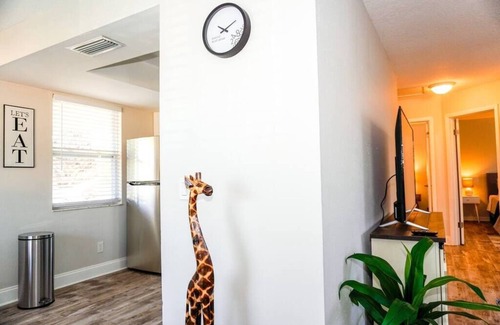 Indian Rocks Beach Cabaña | 2201 - Suite B · Ocean Spray Hideaway - New Steps to Beach and Sand