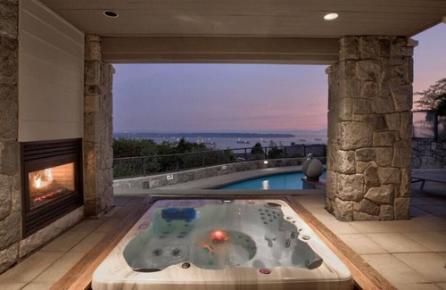 West Vancouver Casa | 2239 Lythe Crt.-Ehsan-U-17% · Immaculate West Vancouver Home - Amenities & Views